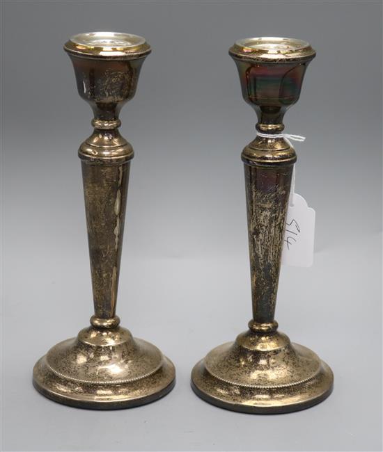 A modern pair of silver candlesticks, A.T. Cannon Ltd, Birmingham, 1972, 23.2cm.